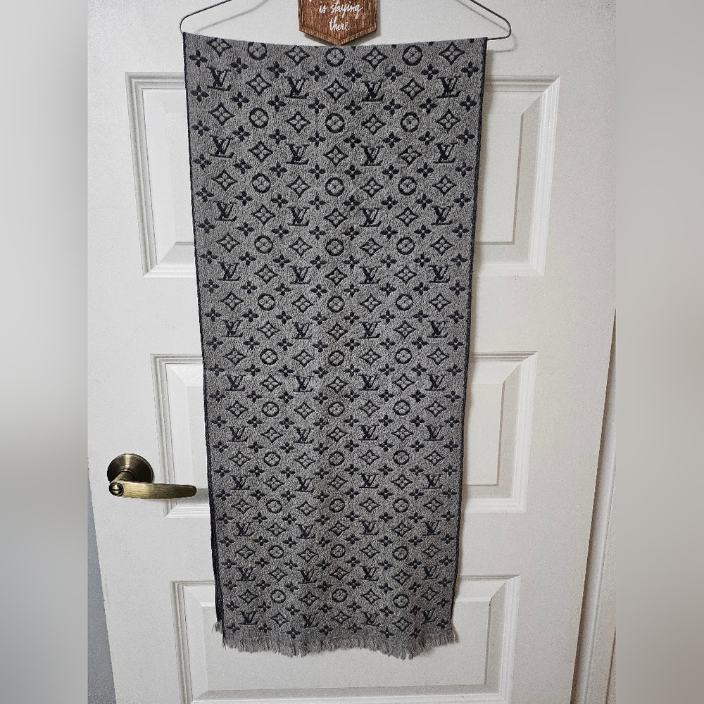 Louis Vuitton Monogram Classic Scarf